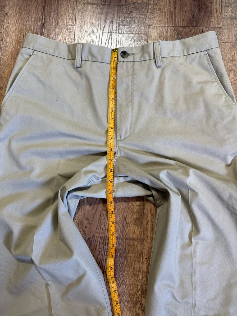 ST. JOHN’S BAY Worry Free Men's Beige Khakis Classic Fit Straight Twill 38